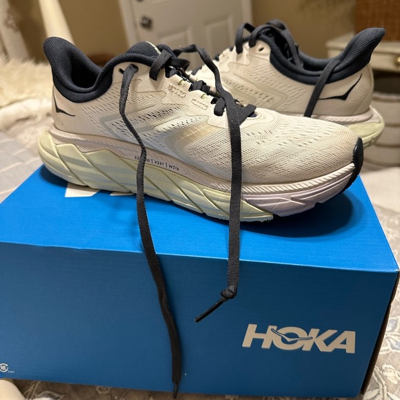 Hoka size six - Picture 6 of 8